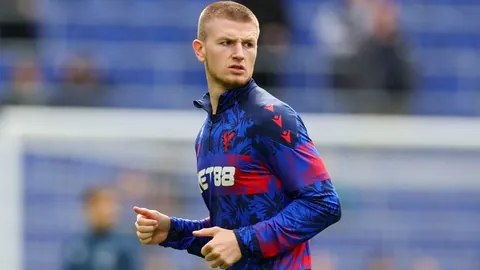 同胞欢聚龙舟情，亲情浓厚乐融融